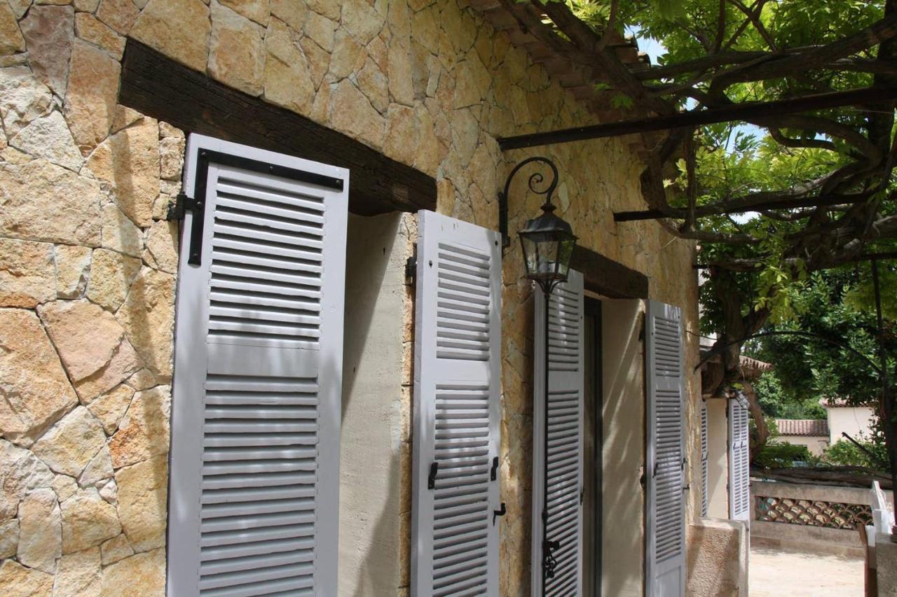 - Le Mas Des Iris Villa